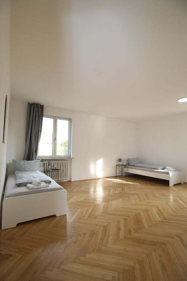 Apartmenthaus Kitzingen - Grosszuegige Wohnungen Fuer Je 6 Personen Mit Balkon Extérieur photo