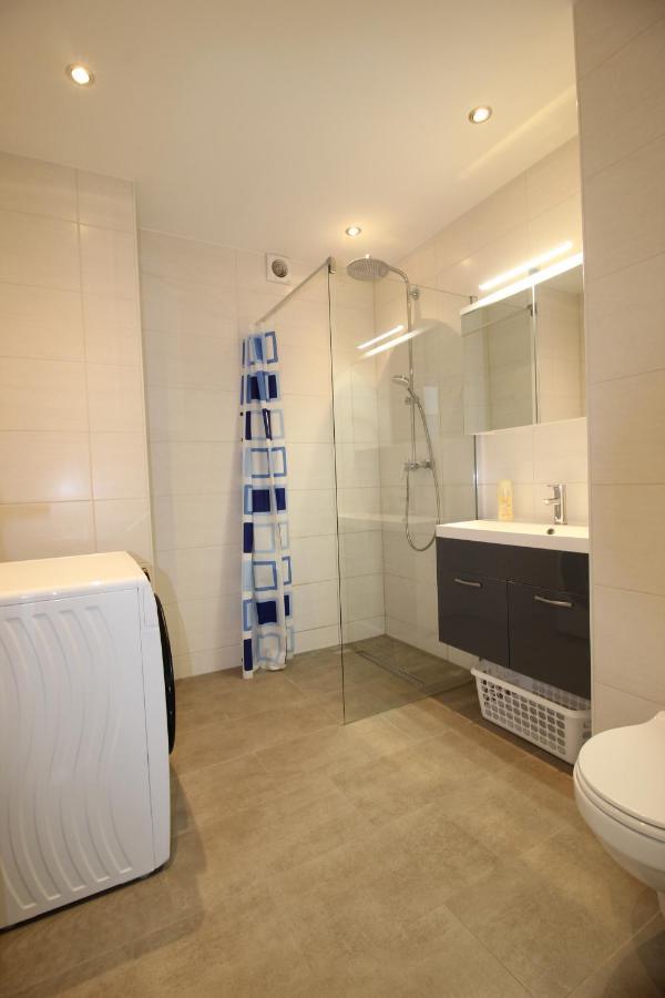 Apartmenthaus Kitzingen - Grosszuegige Wohnungen Fuer Je 6 Personen Mit Balkon Extérieur photo
