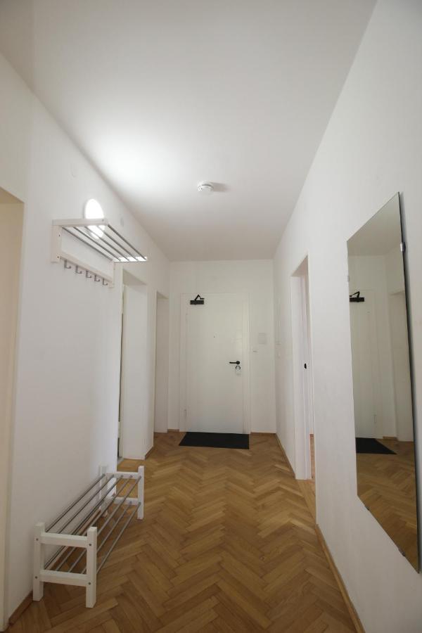 Apartmenthaus Kitzingen - Grosszuegige Wohnungen Fuer Je 6 Personen Mit Balkon Extérieur photo